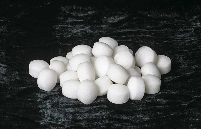 Mothballs for cockroaches